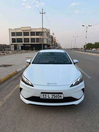 BYD للبيع ماشيه 14 الف بيها حادث بسيط وشخط موضحات بالصور رايدها ب 117 ...