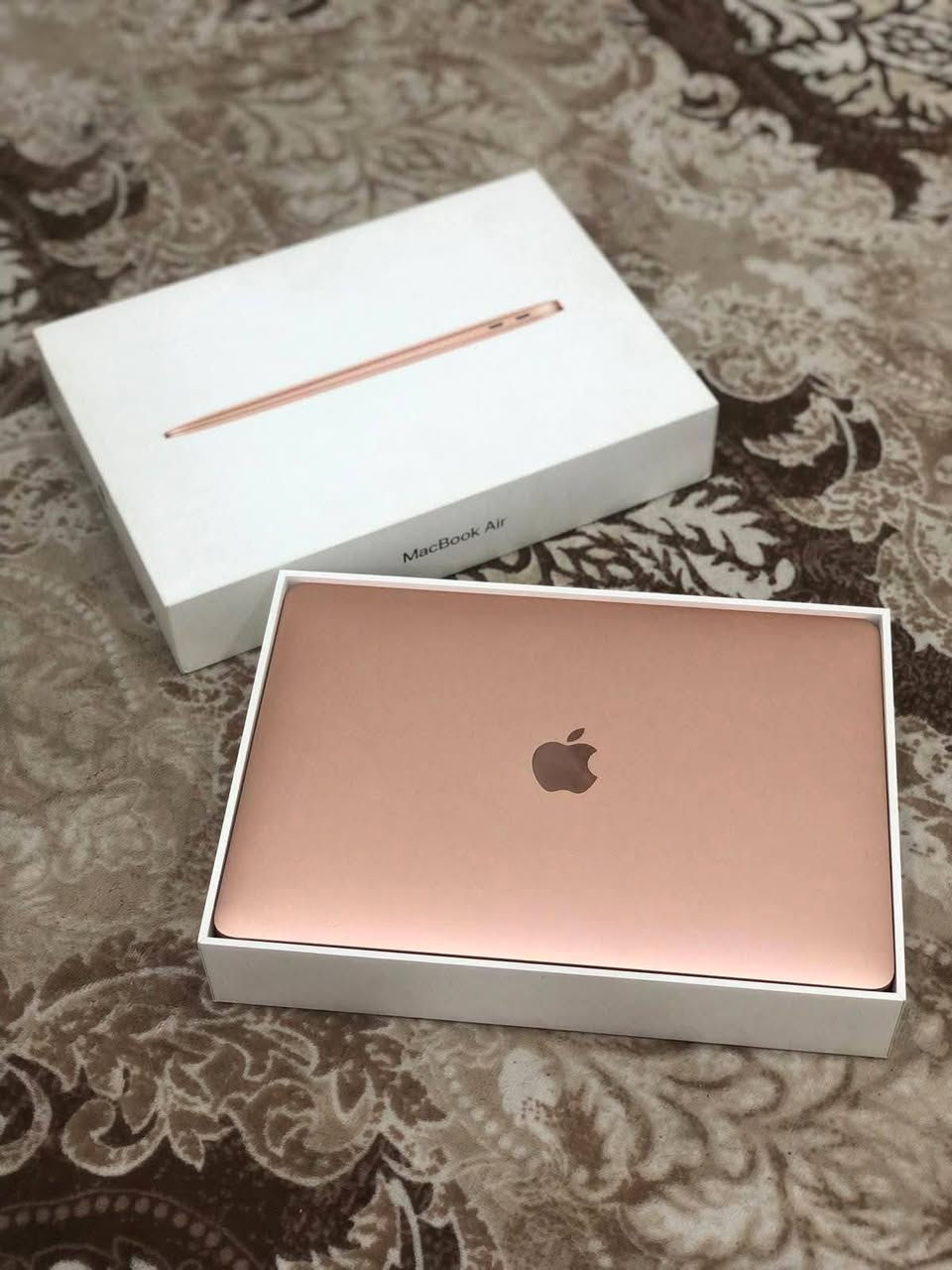 ماك بوك اير 2018
نظافة 100 
معالج i5 
رام 8g 
هارد ssd128g 
سعر 350 الف فقط 
مكاني بغداد البياع حي التراث 
رقمي ***********
