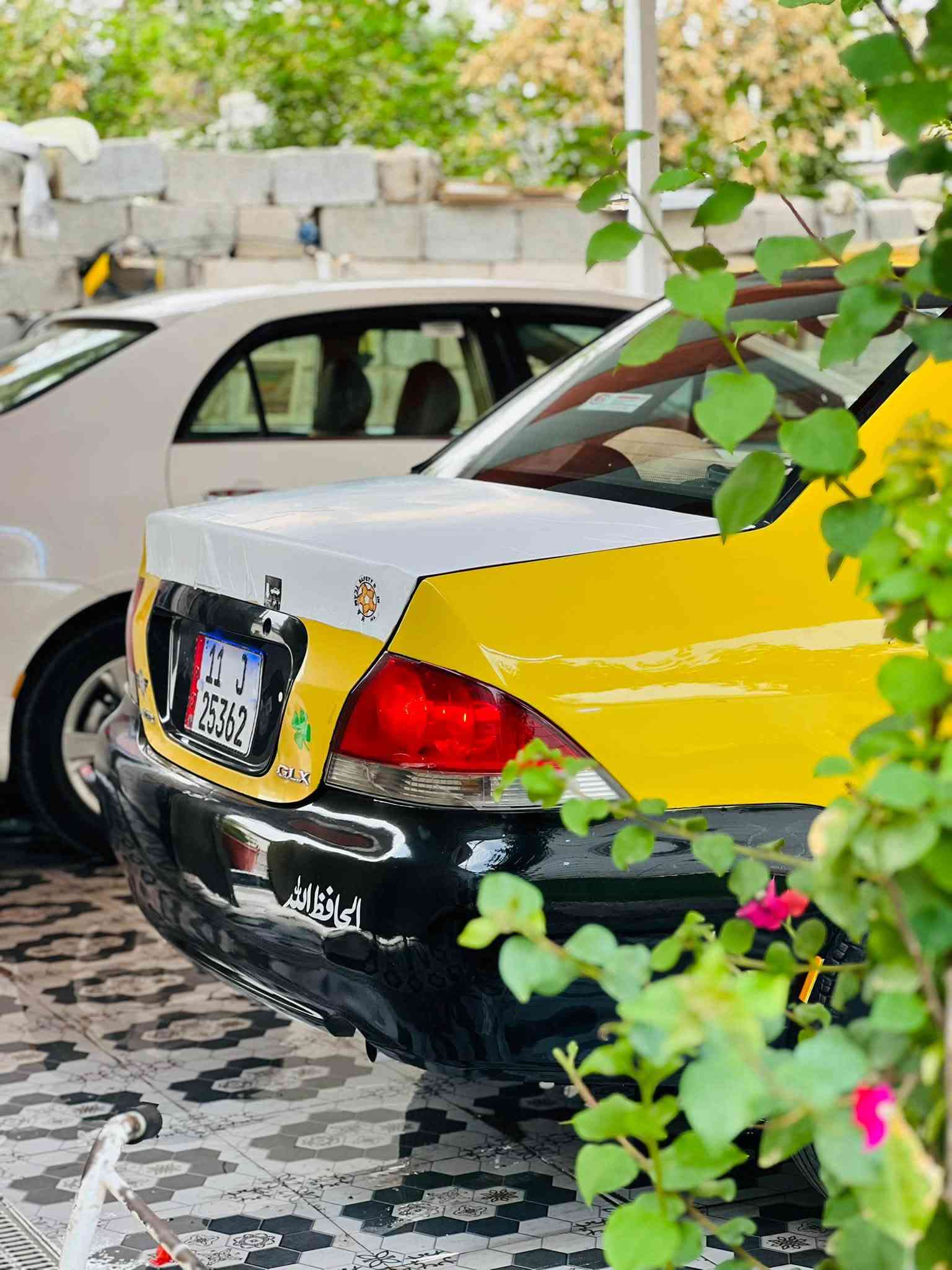 سلام عليكم لانسر موديل 2009 رقم بغداد دولي بسمي سنويه 31 مكينه 2000 السيارة بيها صبغ 3 قطع فقط السيارة كامله بدون اي نقص مكينه و كير جدد صدر امامي خلفي كله جديد تخم تاير جديد تبريد ثلج كهربائيات كله شغاله جامه جديده كشنات خلية النحل جدد كاعيه جلد جديده 
السعر (62) وبيهة مجال 
الاستفسار ***********
مكاني ديالى
