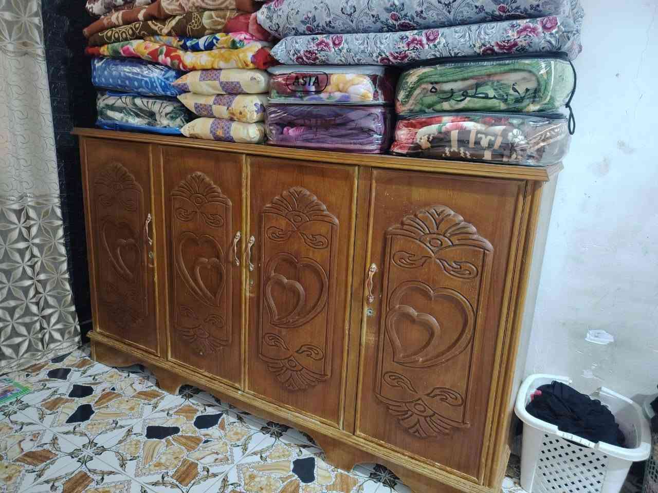بوفيه نجاره للبيع السعر 175 الف القياس مترتين مكاني قبله للاتصال ***********
