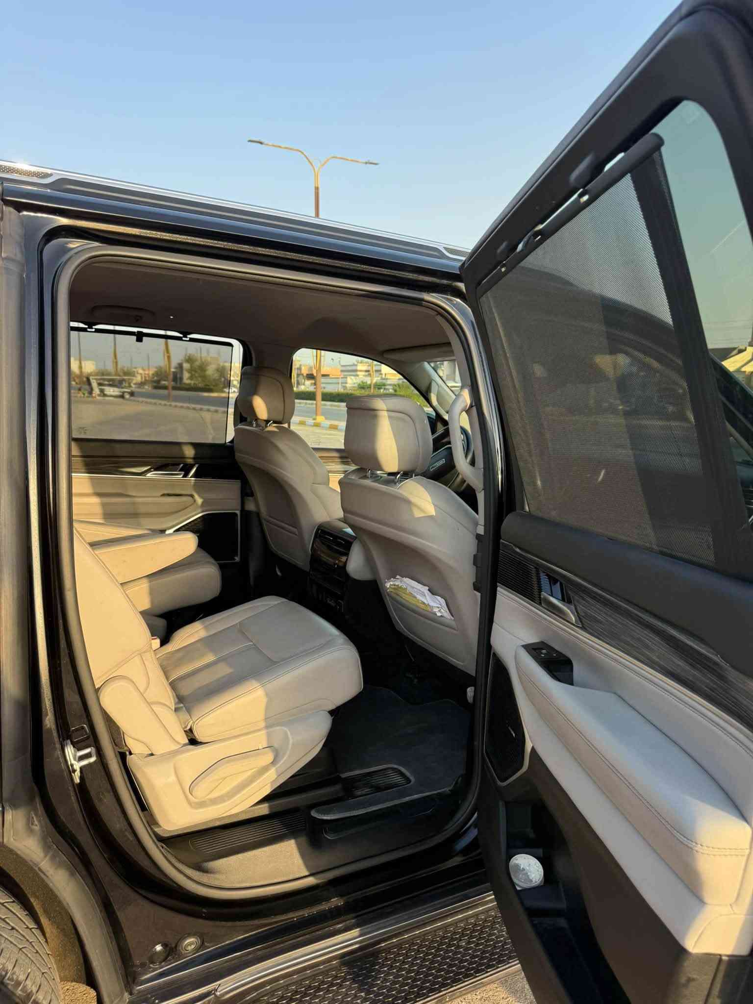 السلام عليكم
للبيع او مرواس حسب القناعه  
جيب واكنير 2022 JEEP WAGONEER, SERIES III
موصفات 
5كامرات
جكات 
فور ويل 
3 شاشات بلدشبول
الكشنات الاماميه تبريد وتدفئه
الكشنات الخلفي كهرباء وتدفئه 
استرين تدفئه بعد كومه مواصفات 
مكينه المرغوب 5700
حادثه بسيط بنيد مبدل بلادي وجاملغ بلادي بدون صبغ 
رقم بغداد باسمي تحويل مباشر 
اي استفسار حاضر 
***********
