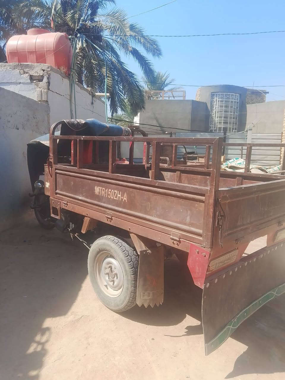 سلام عليكم دراجه للبيع موديل 17 دراجه كامله مكمله كله جديد شاصي مكفول من الحيم وبدي مكفول من الحيم ***********
