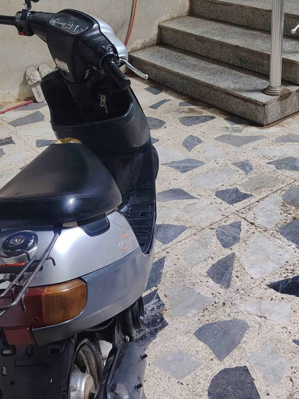 السلام عليكم.. دراجه بزون نضيفا 
دبل سكريتر. قفل اكسنت. وايرمنيه شغاله بس يحتاج باتري. محرك شرط ممفتوح. السعر 275 وبيه مجال.
رقم الهاتف ***********.. ***********
