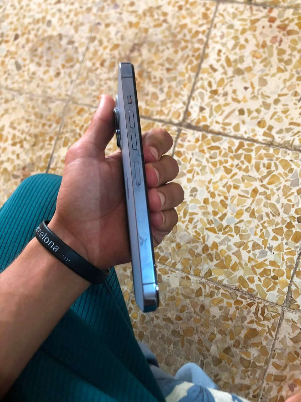 السلام عليكم
للبيع فقط 

ايفون 13 برو ماكس 

لون بحري 

ذاكره 256 

بطاريه 89

 الجهاز بلادي بس بصمه  الوجه متوقفه 

نضافه100/100

شاصيه شخط مابي

كامرات ✅

سماعات ✅

هزاز ✅

كلشي شغال

السعر 🔥 ب610بي مجال 

الاتصال ***********
