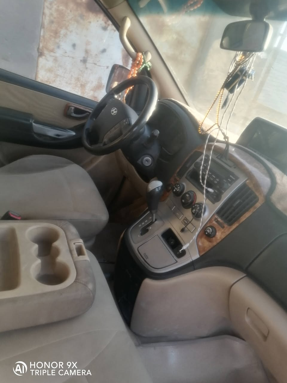 فقط مراوس بسياره سوناته خليجي اي مديل وحتلو أجره بس كون نضيفه مواصفات السيارة ستاركس 2009محور مسكر اوتوماتيك سياره نضيفه مانقصه شي مال جناي تخم تاير جديد حداديه تبريد شغال سياره انضف من التصوير الاتصال على الرقم ***********
