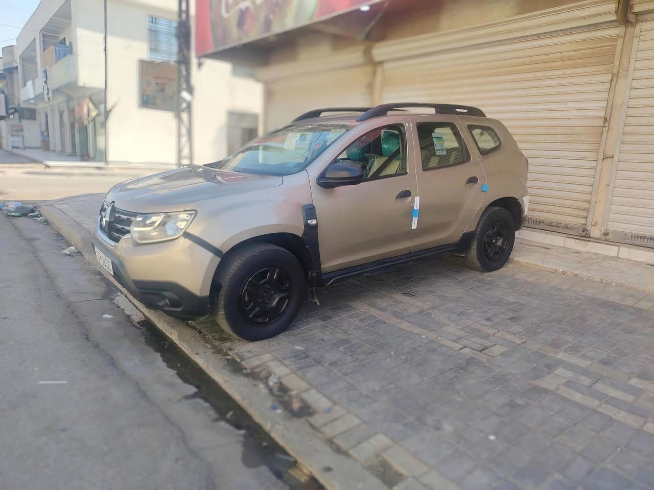 🚗 رينو داستر للبيع
كير ومحرك مكفولات لد امامي وخلفي ومواصفات معروفه هوايه بيه مواصفات 
🔹 موديل: 2019
🔹 المحرك: 4 سلندر 
🔹 الوقود: بنزين ⛽
🔹 ناقل الحركة: أوتوماتيك
🔹 عدد الركاب: 5 ركاب

✨ سيارة عملية واقتصادية، وسعرهه مناسب الشراي يتصل 

📞 للاستفسار: ***********
