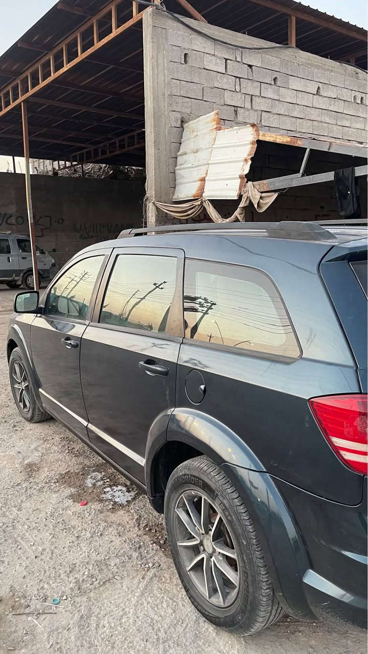 دوج جورني 2014 ثلاث قطع تبريد محرك 4 سلندر 2400
داخل لون بيجي تحكمات ستيرن مثبت سرعه مواصفات الجورني المعروفه ضرر السياره صبغ حزام جماليه اثر جراد في السياره سعرها 95 وبيها مجال 
الرقم *********** البصرة, العراق
