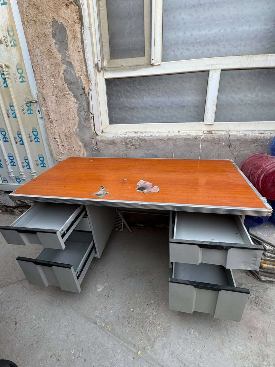 سلام عليكم غراض منزليه مستعمله للبيع الكنتور 3بيبات +جرارات 2 نضيف وصاله شهر من شدينا ب150وبي مجال نضيف كلش شوفت عينك عندك ابلازمه حجم 32نضيفه كلش ب100وبيه مجال عندك مكتب 6جرار نضيف +كرسي ماته ب50 وبي مجال العنوان معمل  الغاز مال ديوانيه كبال حي ميكانيك  للتواصل والاستفسار علا رقم ***********
