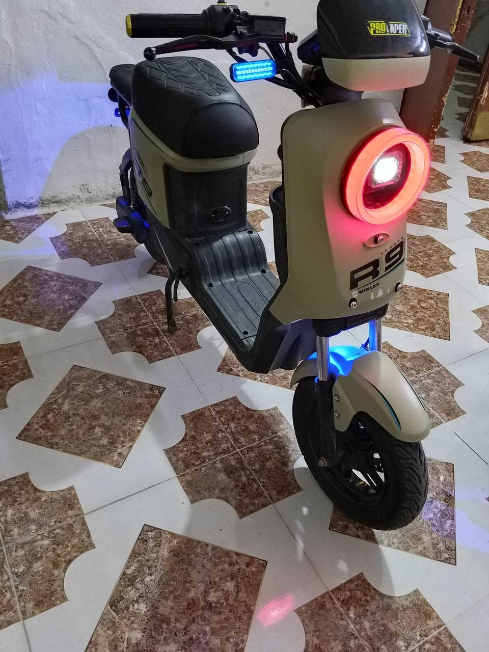 دراجه شحن R9المرغوب مكفوله بعدهي جيس السعر 700
***********

