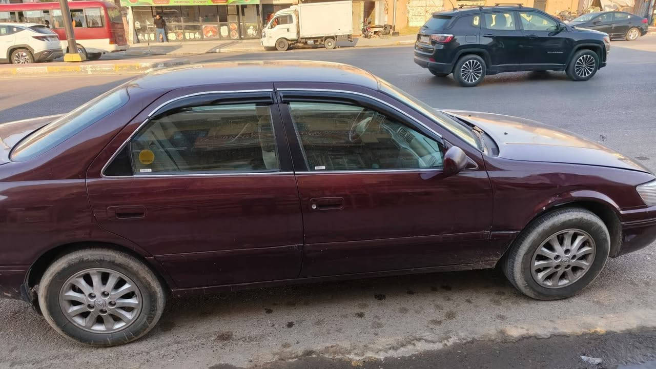 السلام عليكم كامري 2000وارد امريكي مابيه بس ظربه بالجاملغ الي بالخلف السيارة مصبوغه عام تبريد شغال رقم بغداد باسمي تويل ثاني يوم 4سلندر السعر 65وبيه مجال التصال على الرقم *********** مكان السيارة الفلوجه
