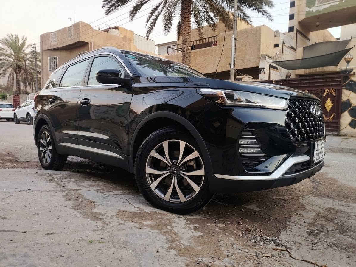 السلام عليكم 
للبيع: شيري تيجو 7 برو  (Tiggo 7 Pro) - فول مواصفات Flagship يعني مو المواصفات العادية ال Comfort
اللون الأسود الملكي موديل ٢٠٢٣ ماشية ٥١ الف  
مواصفات الفول: بانوراما، كاميرات 360، جنطة كهرباء، شاحن لاسلكي، حساسات أمامية وخلفية، نظام صوت Sony. تقفيل ذاتي دخول بدون مفتاح، شنو ابالك مواصفات بيهه 
السيارة بحالة الوكالة وصيانة دورية بالشركة (دفتر الصيانة موجود ) وبعدهه بالضمان مال شركة شيري السراب وكفالة عامة من الدعامية للدعامية بحالة الوكالة .
السعر: [  ٢١ مليون دينار عراقي ]
الموقع: [بغداد بسماية] للتواصل :  [ *********** ] بغداد, العراق

نص مكتوب في الصور:
- تيگو 7 Flagship Pro فول مواصفات 2023 ماشية 50 ألف تحت الضمان الاتصال على الرقم ***********