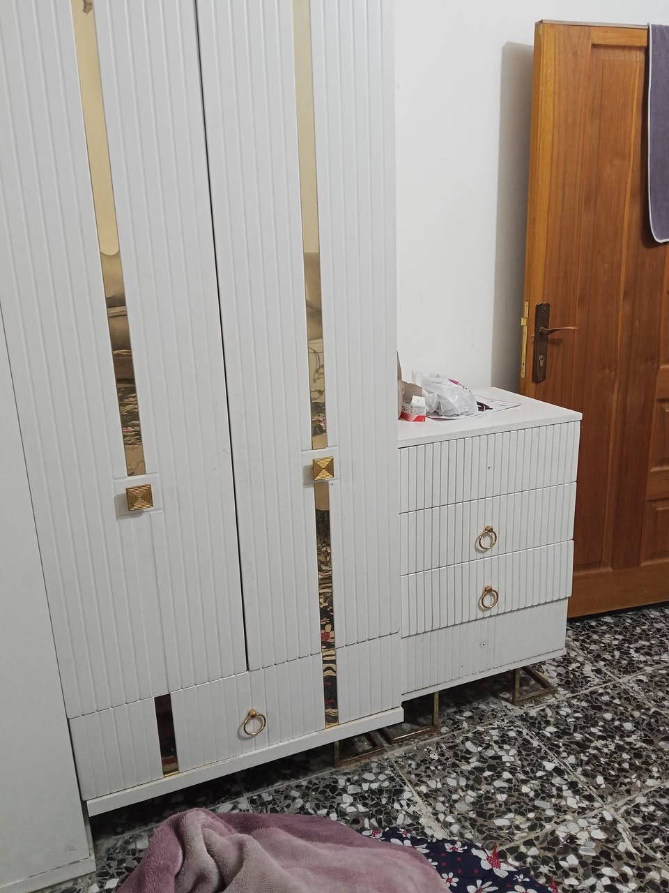 غرفة تركيه للبيع استعمال قليل 11 قطعه نظافه 95%
كنتور 3 قطع 
جرباية + ملحقاتها 2 
مجرات 
ميز + مراية طولانيه 
شازلون 
طبلية 
العنوان بغداد العبيدي 
للاستفسار وباقي التفاصيل التواصل على الرقم ***********
