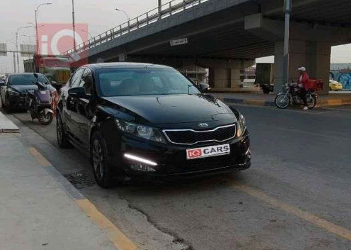محرك 2400 دوش 
صبغ صفحه السايق 
ماشيه 180.000 كيلو 
فول مواصفات : بانوراما . خزن كشنات . بصمه تشغيل 
محرك وكير شرط ما مفتوح ولا ملعوب بي شرط فحص 
السعر 10.600 دولار وبيها مجال بسيط 
*********** موصل, نينوى
