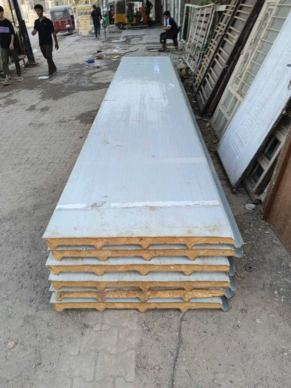 سندويج طول 6 //6قطع وطول 8 قطعتين 
وطول 8ونص أربع قطع جديد مكاني بغداد النهروان شارع الشمري سكله ابو حسن السويعدي اللستفسار ***********
***********
