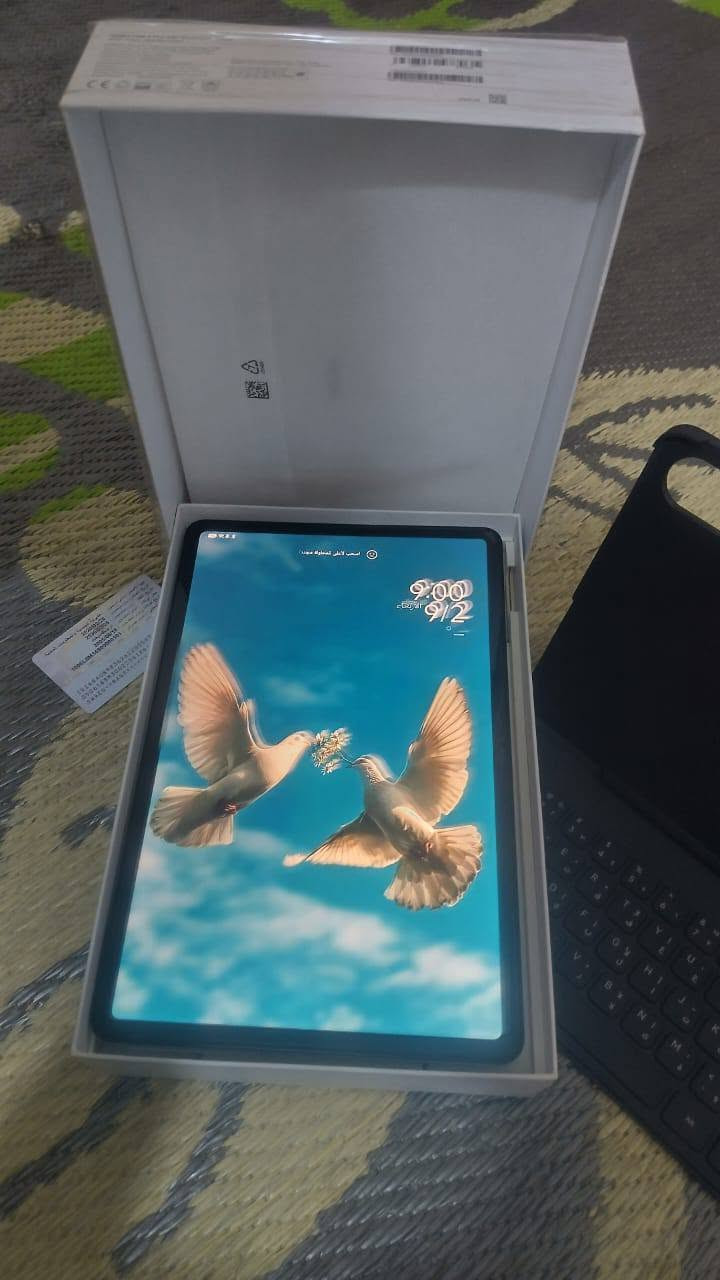 إي حبيبي، الجهاز بالصورة غالباً Redmi Pad 2 من ريدمي. تصميم الكاميرا مطابق، والجزء الثاني بالدائرة هو الفلاش/فتحة ضمن الوحدة، مو كاميرتين. �
ايباد
مواصفاته:
📱 الشاشة: 11 إنش
🖥️ الدقة: 2560×1600
🔄 التحديث: 90Hz
☀️ السطوع: 500 نيت، ويصل 600 نيت بوضع الإضاءة الخارجية
🎨 الألوان: 1.07 مليار لون
⚙️ المعالج: MediaTek Helio G100-Ultra
💾 الرام والتخزين: 4/128 أو 6/128 أو 8/256GB حسب النسخة
📸 الخلفية: 8MP
🤳 الأمامية: 5MP
🔋 البطارية: 9000mAh
إي حبيبي، الجهاز بالصورة غالباً Redmi Pad 2 من ريدمي. تصميم الكاميرا مطابق، والجزء الثاني بالدائرة هو الفلاش/فتحة ضمن الوحدة، مو كاميرتين. �
سعره 440
وبي مجال حق لجيه
***********
