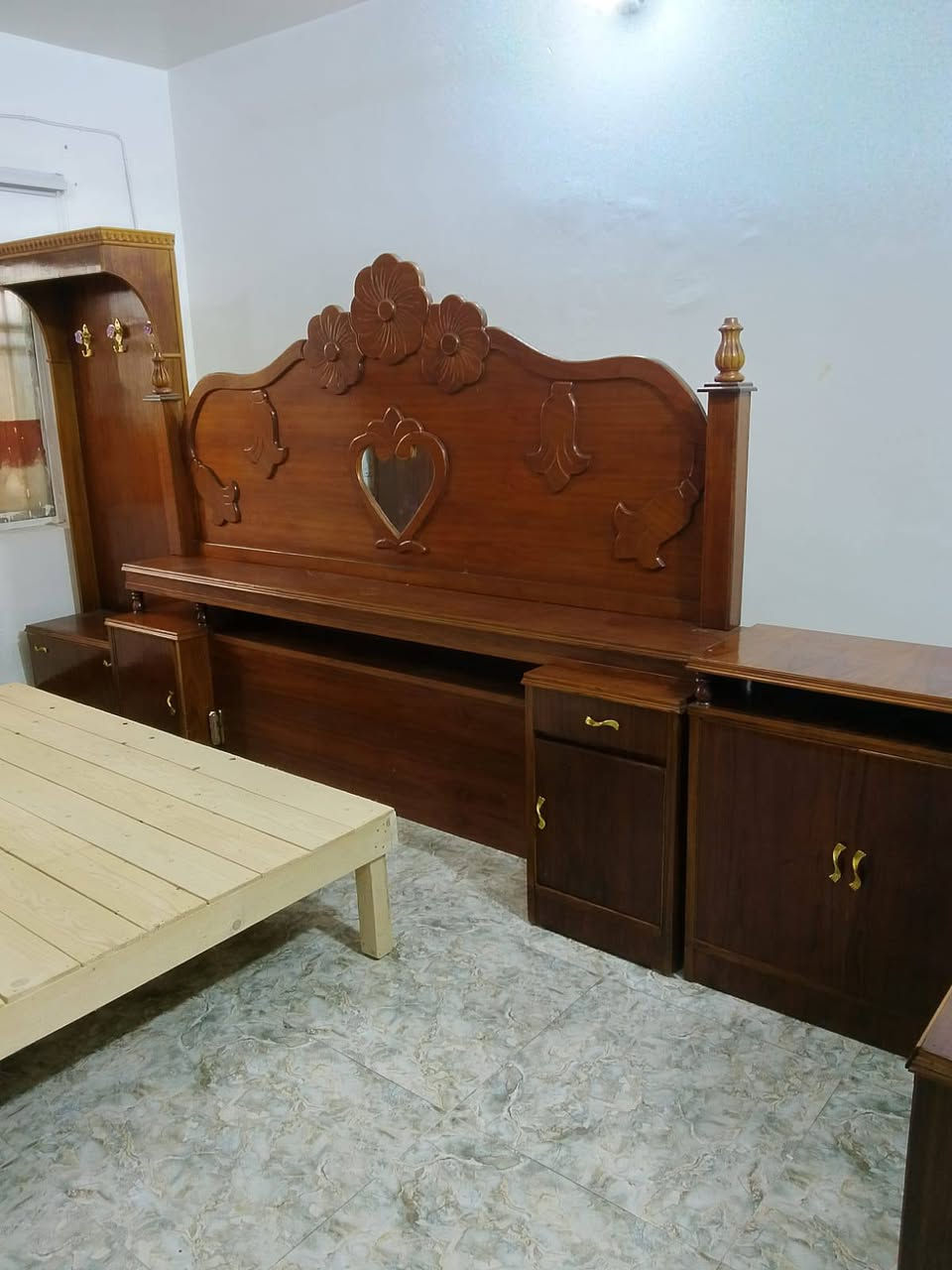غرفه نوم جاهزه ومتتفوت صاج نجاره للبيع موجوده داخل السوق السعر 550 الليريدهه الاتصال على الرقم ***********
