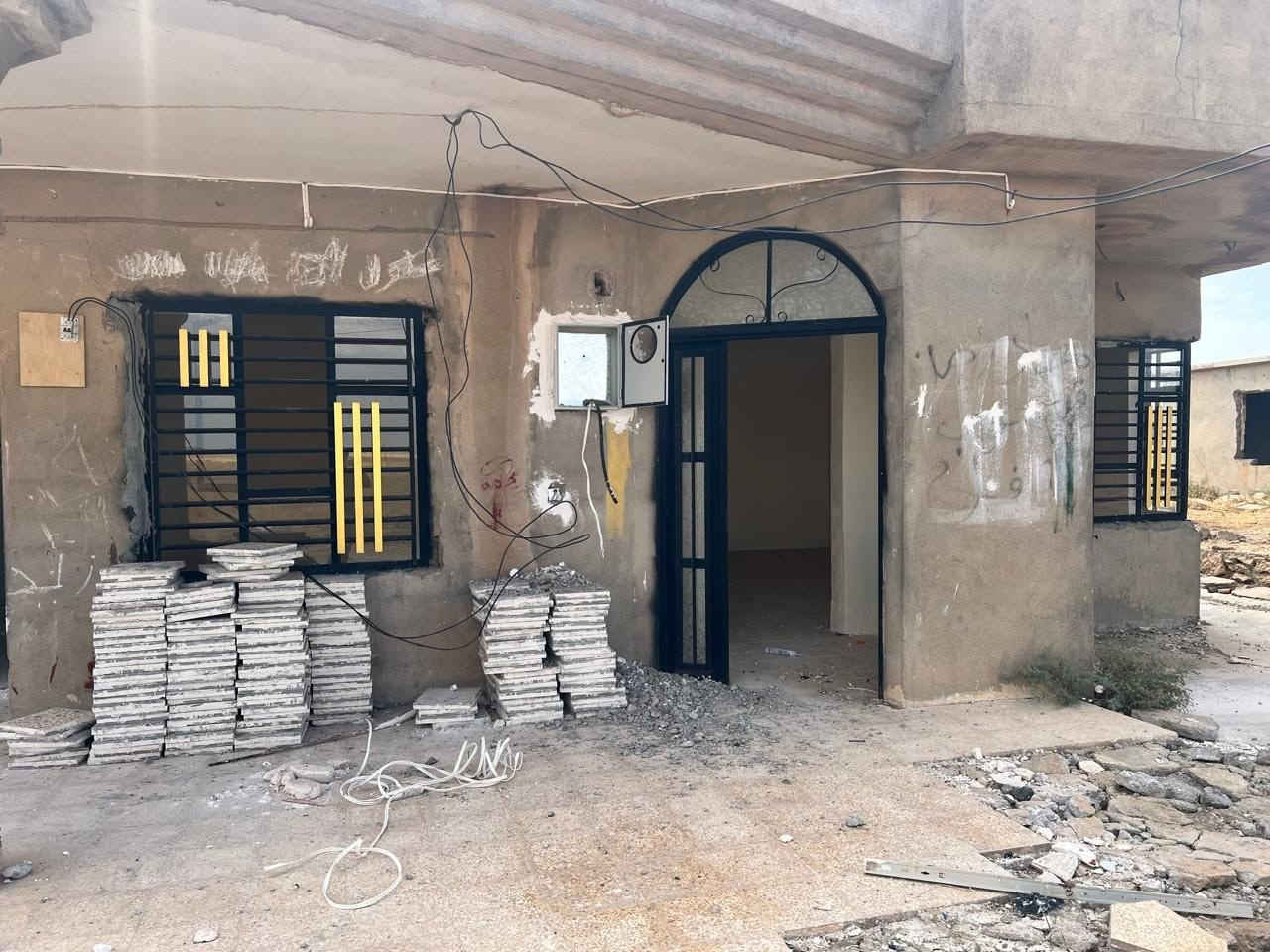 🪟 شغل متقن، جودة تفتخر بيها، وأسعار تناسب الجميع ✨
الجودة شغلنا، ورضاكم غايتنا. 🤝
جانب من أعمالنا اليومية في تركيب زجاج البيوت 
بأي مكان بداخل الموصل اتصل بينه وتدلل 
العنوان/جنوب الموصل/ناحية الشورة/ بالقرب من أسواق علي الشياب للتواصل والاستفسار 
***********
‏‪***********‬‏
