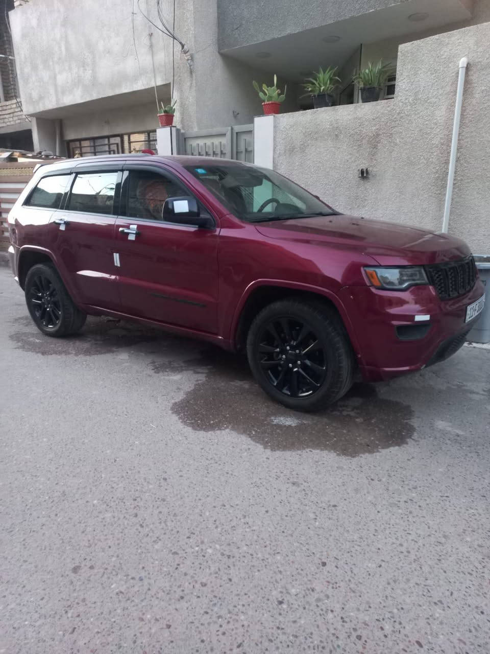 سلام عليكم سيارة جيب لاريدو موديل 2019 وارد امريكي نص فول ضربة جاملغ وبنيد بغداد ***********
