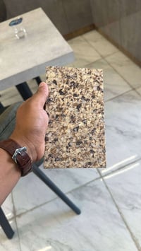 كوارتز شبيه الحشداوي متوفر بكميه محدوده سعر الطبقه ٩٠ الف العنوان بغدا...