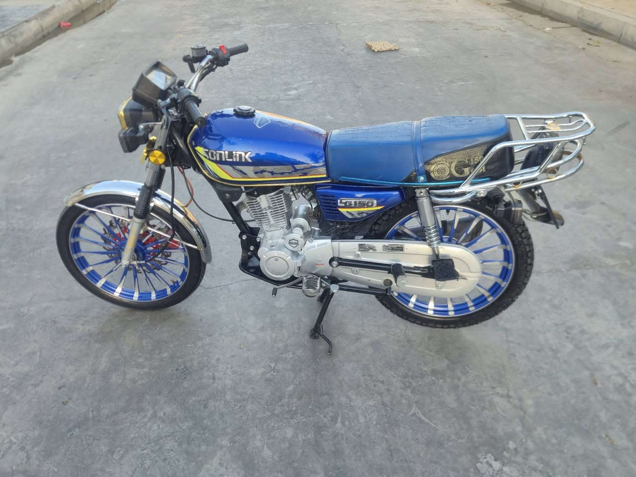 إيراني سولنيك للبيع 150cc النظافة كدامك المحرك ناعم شخط مابي وين متريد أفحص سعر750 بي مجال للشراي فقط واتس ***********
