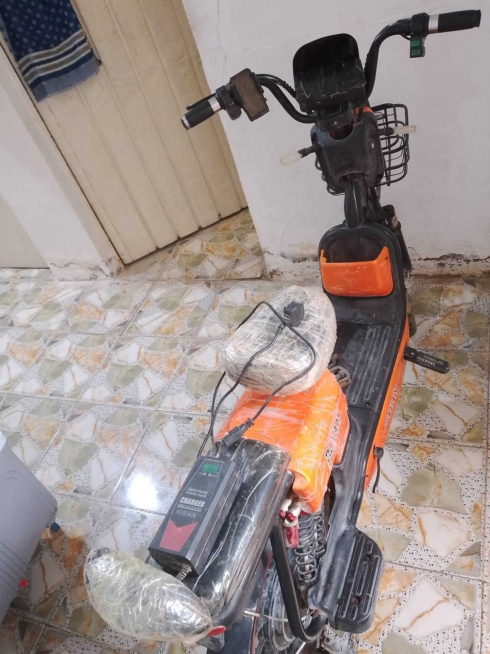 دراجه شحن R9 ريان للبيع نظيفة كلش حجم كبير تحتاج فقط بطاريات...  ..العنوان نجف
للمراسله واتساب ***********
