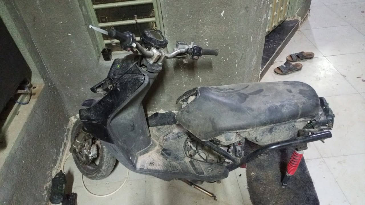 سكنس جبلي ابيع ڪوم حديد مكينتها موجوده محورينها كابريتر السعر ٤٥٠ وبيه مجال ولحد يداهر رجائن مڪاني المجر الكبير ***********
