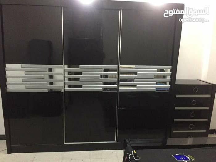 مرحبا شقة مؤثثة بالسيدية
 شقة 60م هول مطبخ حمام غرفة نوم كبيرة الشقة تحتوي سبالت عدد 2 و مبردة انارة سقف ثانوي سيراميك ماطور ماء خط مولد سخان كاونترات تركي طباخ قنينة غاز ديوان صغير تركي ثلاجة LG تلفزيون LED غسالة غرفة نوم تركي سلايد و ستائر الاجار الشهري 650الف.
بدون سرقفلية ترهم تجارية لانها مطلة عالجسر الموقع السيدية منطقة الاربعمية مقابل جسر الجادرية شارع خدمي دخول وخروج للمنطقة 
للتواصل فايبر واتساب و اتساب
***********
***********
***********
 مقابل جامعة البيان بغداد, العراق
