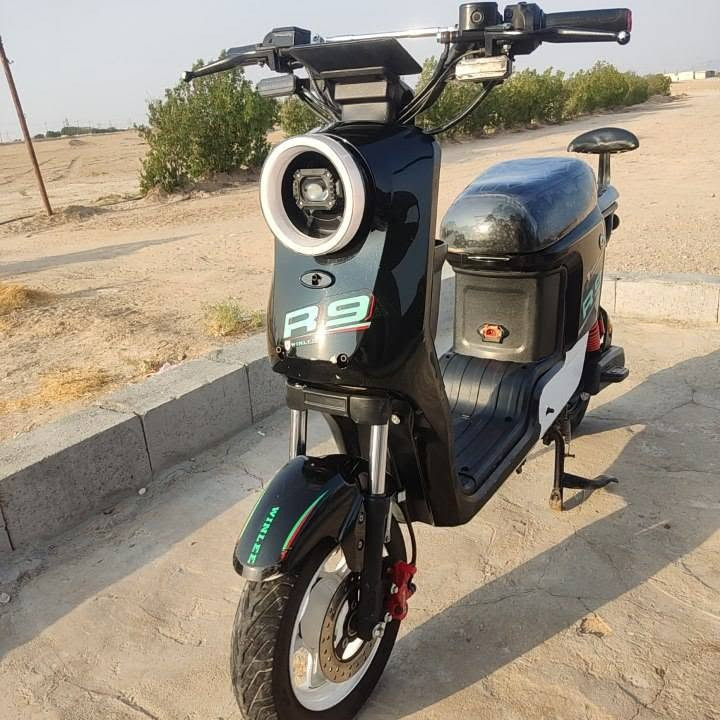 السلام عليكم دراجة شحن R9
دراجة كاملة ما نقاصها شي 

كهربائيات كلها شغاله 
تاير خلفي جديد

5بطاريات موديل 26 كبار  اصليه من شركة ونلي 

فول نظافة محافظ عليها 

دراجة ما داخلة صيانة ابد كلشي بيها بلادي 

مكاني بصرة 
سعر 375 وبيها للشراي 
ويرحم والديكم اقل ال300 لا تتصل 
لان دراجة تسوى وما متعوبه 

للتواصل واتساب / ***********

