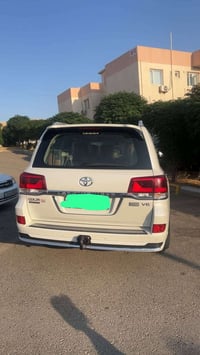 لاندكروز للبيع بحريني  موديل 21  فول  مكفوله كفاله عامة. فول مواصفات 5...