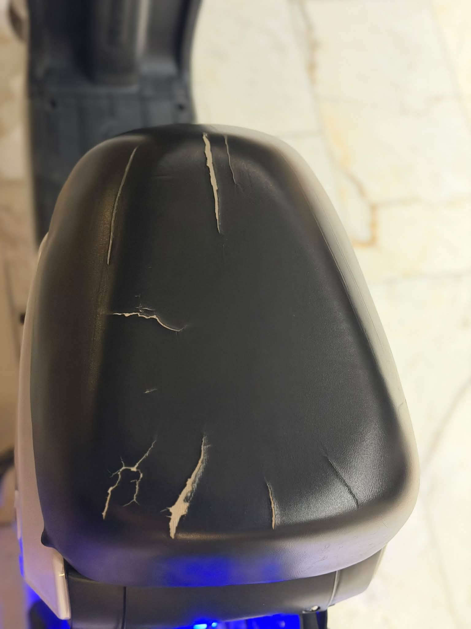 سلام عليكم
دراجة r9 للبيع 
النضافة ٨٠٪؜ 
سرعة الدراجة ٩٠ دراجة مزود سرعة 
بطاريات نضيف 
تمشي ٣٥ إلى ٤٠ كيلو 
دراجة نضيفة ما عدة الكشن 
و الكلوب العالي عاطل 
مكاني نجف 
للأستفسار ***********
