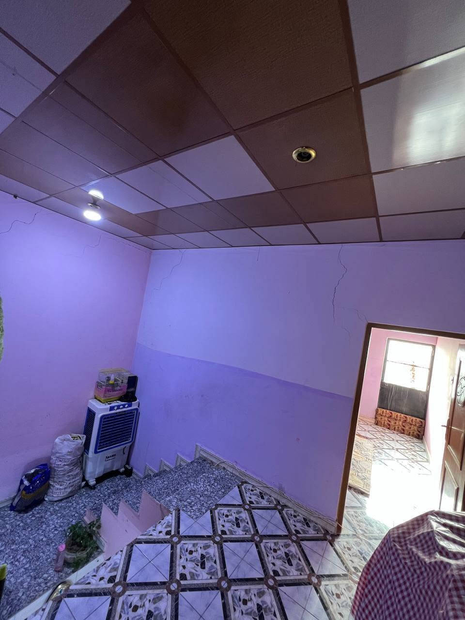 بيت طابقين للبيع طابو زراعي عراقي سند 25 

في ابو خصيب الحي العسكري 

مساحة البيت 100 متر 

يحتوي البيت على 4 غرف منام وصاله ومطبخ وحمام داخلي وحمام خارجي+كراج 

الطابق الاول يحتوي على غرفتين وصاله ومطبخ وحمام 

الطابق الثاني يحتوي على غرفتين 

السعر المطلوب 65 مليون وبي مجال شي بسيط 

لاستفسار تواصل على رقم ***********
