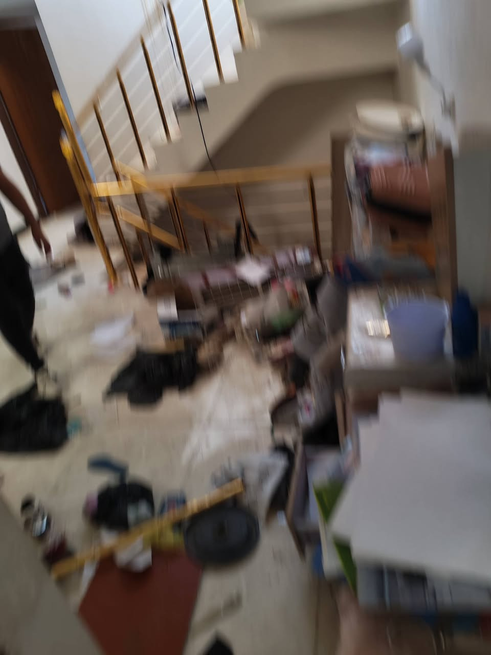 يوجد دار للإيجار في منطقة كفاءات السيدية بفرع اسواق سنبلة البيت جديد طابقين الطابق الأرضي غرفة نوم وصالة وهول ومطبخ فرفوري وتواليت وحمام فرفوري والطابق الثاني غرفتين نوم وهول وحمام وتواليت فرفوري السعر 650 الإيجار بالشهر الاتصال ***********
