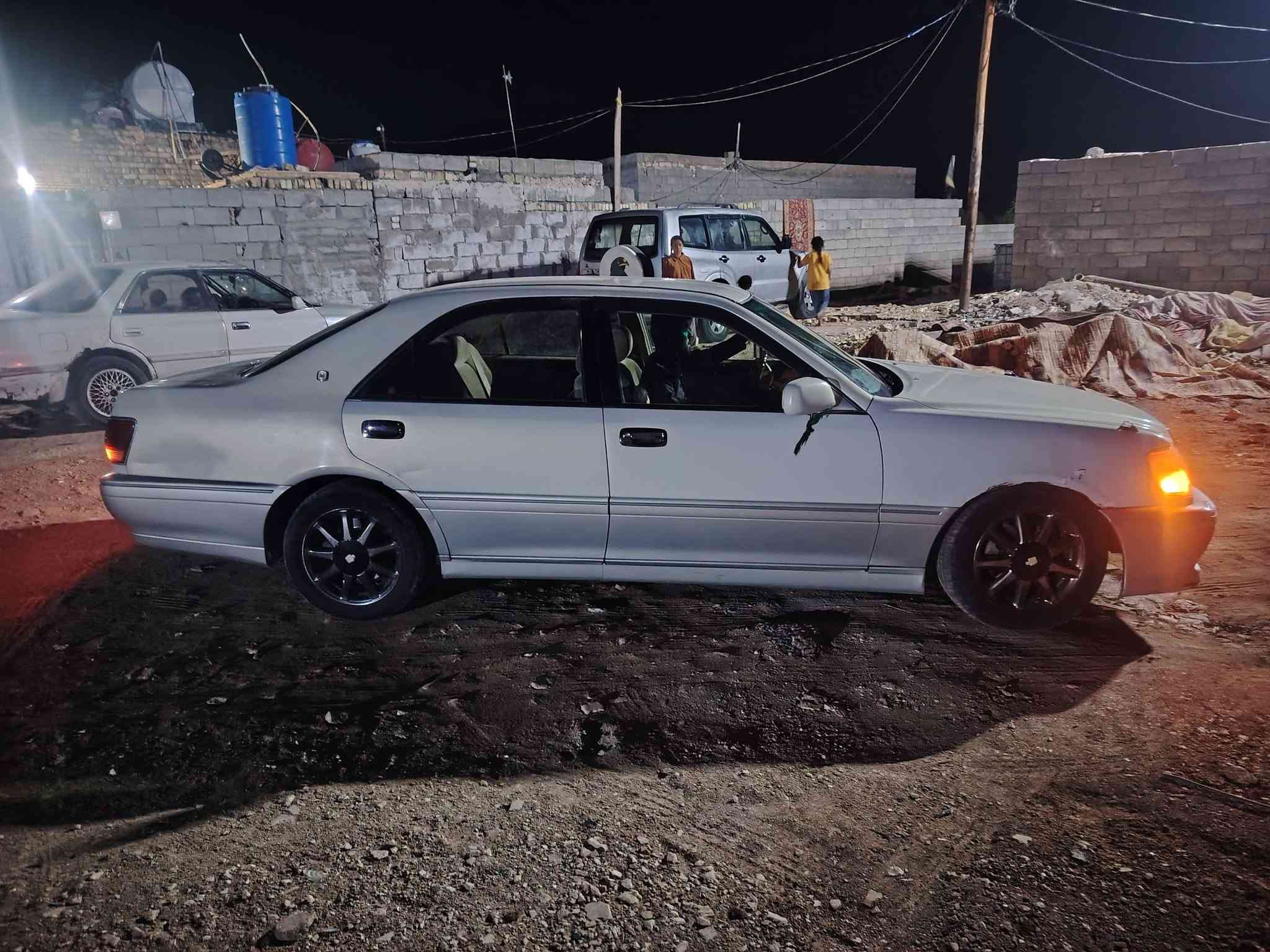 سلام عليكم جنون لبيع ترهم مراوس عنوان السياره ميسان ***********
