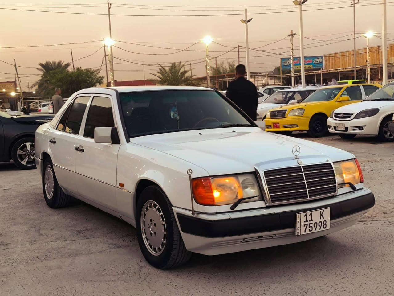 السلام عليكم
للبيع او  مراوس بكوري فقط مرسيدس دب قبغ اسود موديل 1988 رقم بغداد انكليزي 
مكينة و گير كفالة   من الحادث ولصبغ 
قواعد دبل سليمة من الخياس 
صدر امامي خلفي 100% 
حداديه من الدعاميه للدعامية جديده شادها قبل اسبوع 
السيارة مانقصها برغي ترايك للبصرة 
منضومة تبريد جديده ثلج 
باتري جديد 
دبل فيت بم جديد 
فلتر بانزين +فلتر عنكبوت 
نوزلات كصة اخو الجديد 
بلكات جديد 
عنكبوت جديد تنسى شي اسمه اصراف
شيال گاردن جديد ادامة 
اريل كهرباء جديد 
أخوان الشراي يتصل مو شراي اترجاك لتعبني لان شبعت وعود 
مكاني النجف الاشرف 
السعر 75
بيها مجال قليل  حگ الجية
للاستفسار 
الاتصال 
*********** واتساب النجف, العراق

