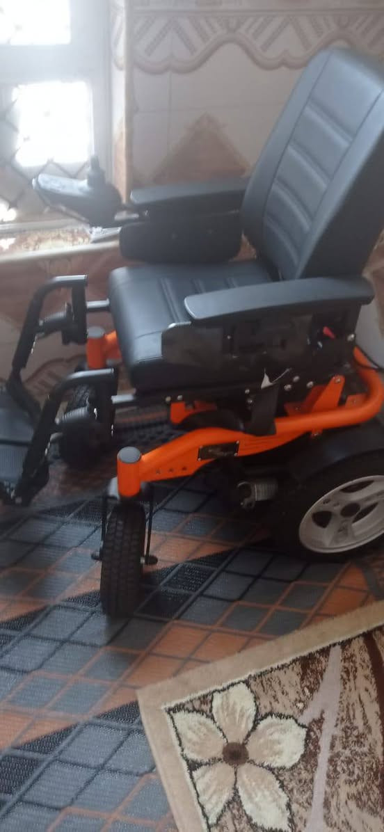 كرسي متحرك♿ للبيع شكد 250 وبيه مجال كرسي جديد ما مستعمل ***********
