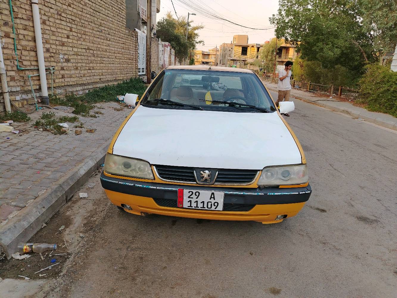 بيجو لميس 405 محرك وكير فرنسي رقم نكليزي تحويل مباشر سياره ما نقصه شي بس جامه كدام مفضره ضربات بصيطه بيه مصلحه مصفره هيه وغرامات باقي تفاصيل عله خاص او تصال ///*********** مكان واسط سعر. 23.