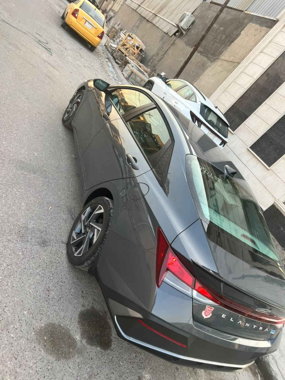 # السعر ١٣٧. تلفون ***********
سلام عليكم النترا مديل 25 SEL دخول جديد منفيس ابسمي مواصفات بصمه تشغيل عن بعد ترحيب أبواب مكينه 2000 دوش تبريد شاشه شحن وايرلس ثلاث وضعيات قياده ويل حجم 17 داخل عسلي فول رادارات وبقيه الموصفات المتعارفه لسياره جديده حيل جديده بوضع الشركه ماشيه 4mi فقط يعني زيرو ترايها مال شركة حادثها سطحي فقط البنيد تبديل اصلي نفس اللون بدون دواخل بدون كلشي ايرباك فقط ستيرن والسياره جديده بمعنى الكلمه وصور الحادث مرفقه بل منشور

نص مكتوب في الصور:
- ***********
- BIDCARS