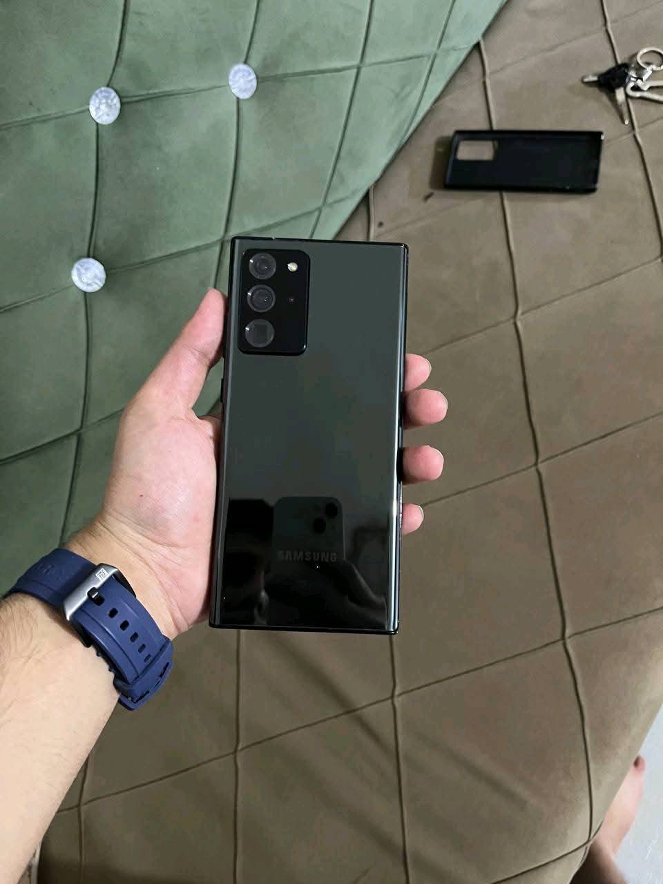 الجهاز الراقي من سامسونج النوت
فئه النوت راقيه
samsung not 20 ultara
سامسونج نوت 20 الترا 
الشاشة: Dynamic AMOLED 2X بحجم 6.9 بوصة، بدقة QHD+ وتدعم معدل تحديث 120Hz.  
المعالج:   Snapdragon 865+ 
الذاكرة والتخزين: ذاكرة عشوائيه  12GB RAM، مع مساحة تخزين 256 كيكا بايت
الكاميرا الخلفية (ثلاثية): أساسية 108 
البطارية: 4500 مللي أمبير، تدعم الشحن السريع بقدرة 25 واط والشحن اللاسلكي.  
الميزات: قلم S-Pen محسّن بتأخير 9ms، مقاومة الماء والغبار IP68، وهيكل من الزجاج Gorilla
بسعر 460 الف 
بغداد زيونه ربيعي قرب مجمع البركه 
***********
