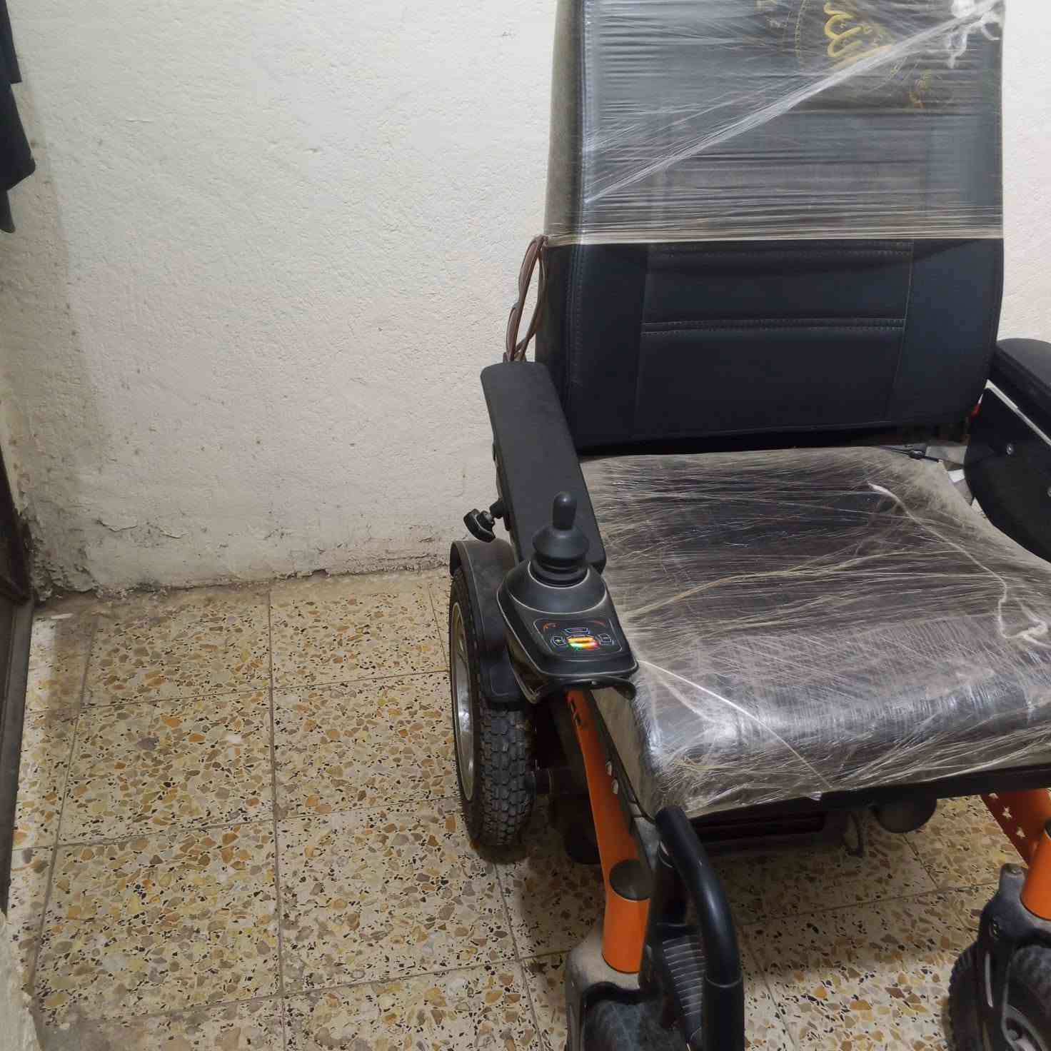 يوجد لدينا عربانه شحن للبيع 5 سرع السعر 550 وبيها مجال جديده استعمال شهر فقط العنوان بغداد ناحية الوحده رقم الهاتف ***********

