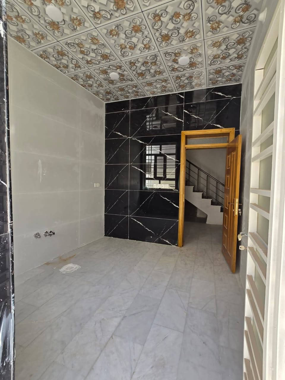 اللهم صل على محمدوال بيت محمد
عروض مكتب جوهرة الفرات🏠🏜️ 👉

👇
يتوفر بيت 🏠المساحه100متر. 8×12.5((مقابيل مدينة العاب السندباد )) البناءطابوك طابقين  كونكريت  استقبال+مطبخ +صاله+1غرف نوم طابق ارضي صحيات داخليه+خارجيه
♦️💎الطابق الثاني
3غرف نوم+ صحيات+صاله بناء درجه اولى

♦️💎البيت جاهز وقريب ع الشارع يبعدعن مستشفى العباس الاهلي700متر وعن مرقد الامام الحسين 1500متر تقريبا

💎💎حاب تعرف السعر علق برقم((3))
♦️💎يصلح للسكن ويصلح حسينيه

♦️💎((مقابيل مدينة العاب السندباد)) 
♦️💎ماعجبك هذا المنشور تتوفر لدينا عروض اخرى 

                ((طابوزراعي سند25 ))

العنوان كربلاء المقدسه من يريد الاستفسار الارقام متوفره شرح مفصل 

من يريد ان نعرضه له بيته اوقطعته👉🌹 فليتواصل معنا 👇💎💎👇

مكتب💎جوهرة الفرات💎 قنطرة السلام مجاورمطعم عين التمر

***********ميثم 
***********ميثم
