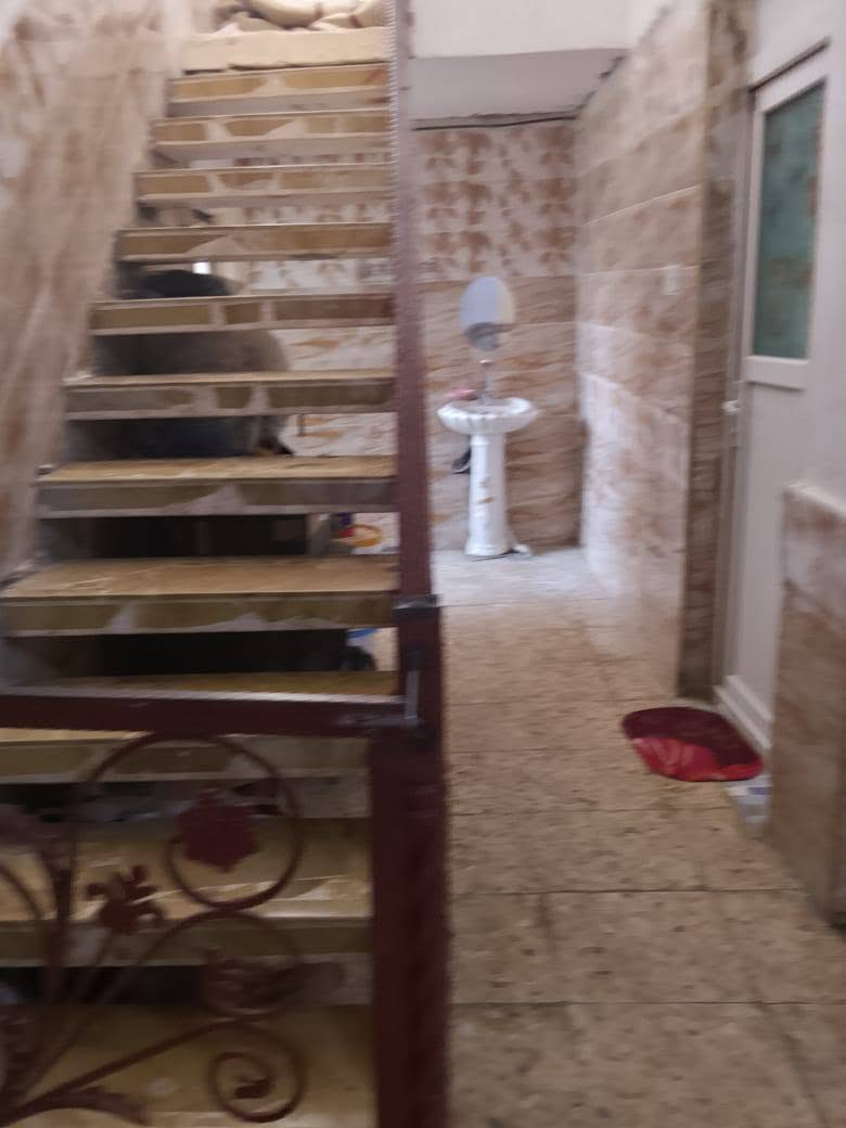 🏠 للبيع دار سكن زراعي – حي الأمين
📍 الموقع: حي الأمين، مقابل حسينية سفينة النجاة

📐 مساحة الدار: 200 م²

📜 السند: 25 مداور مباشر باسم المشتري

🚗 يبعد عن الشارع العام: حوالي 60 متر

مواصفات الدار:

🔹 بناء طابوك عگادة

🔹 غرفتان، مساحة كل غرفة 5 × 4 م

🔹 براني 6 × 4 م

🔹 مطبخ 6 × 4 م

🔹 صالة 6 × 4 م

🔹 صحيات داخلية وخارجية

الخدمات:

✅ ماء

✅ كهرباء

✅ شارع مقرنص

✅ كافة الخدمات متوفرة

📞 للاستفسار والمراجعة:

مكتب الضامن – قضاء السنية للعقار

📍 الشارع التجاري، مقابل منفذ المعرفة

☎️ ***********

☎️ ***********

نص مكتوب في الصور:
- 9:48 ص
- أنت
- 14 سبتمبر، 5:51 م
- رد