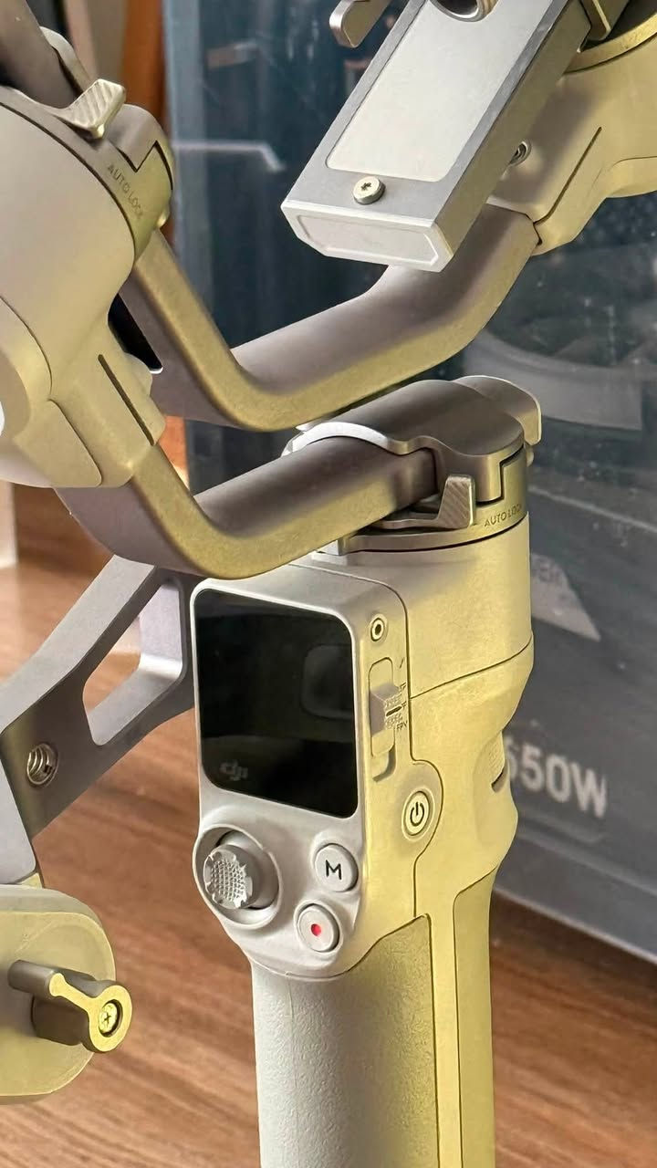 رونين Rs4 mini كومبو مو العادي 
الجهاز استخدم شخصي ومتروك صار فتره بعده جديد
كم اوردر صورت بي فقط 
كامل ملحقات وكارتون وكامره التتبع
سعره 400 الف ومتوفر توصيل 
***********
