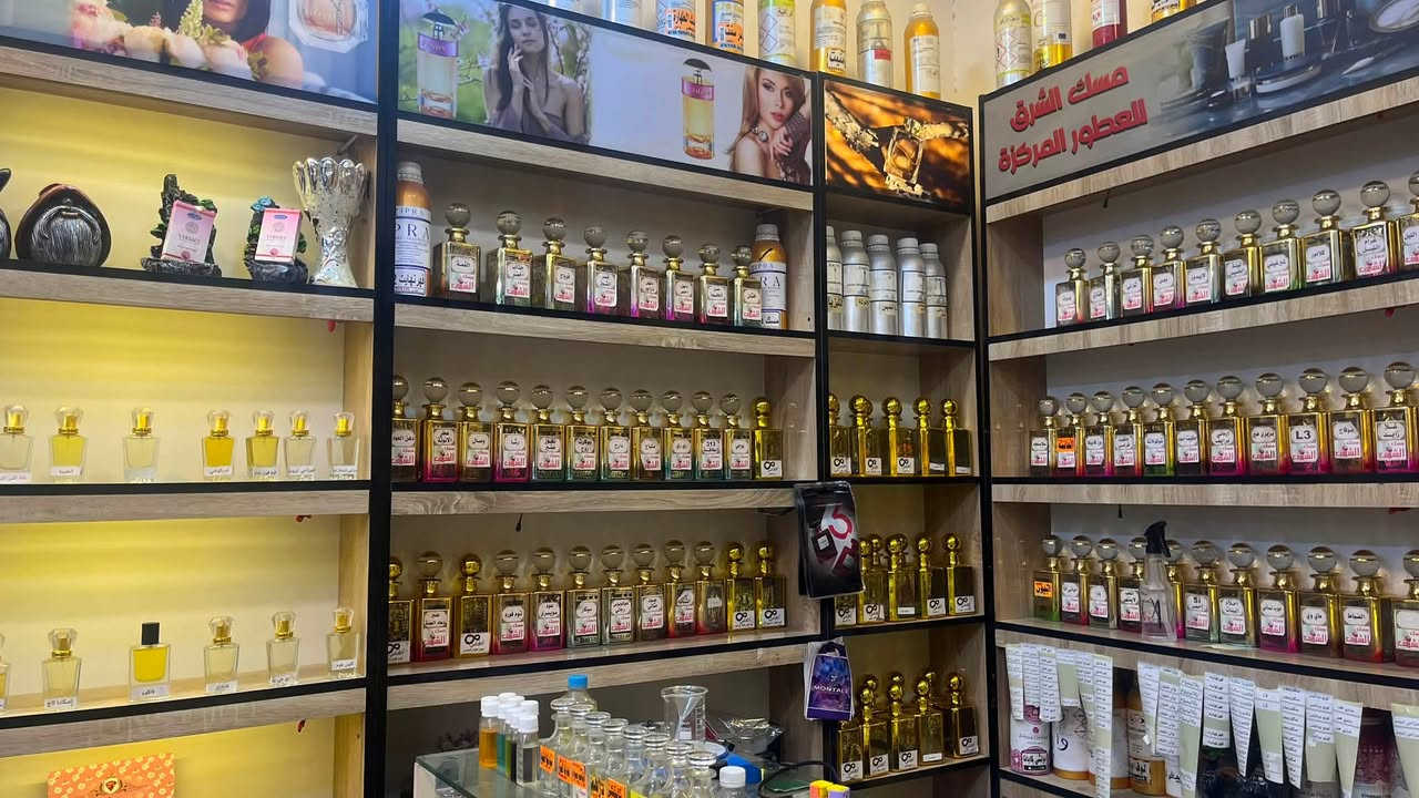 السلام عليكم
بيع غراض فقط 
يحتوي على 150 عطر 
مع مسكات جسم و معطرات جسم و مخمريات جسم 
وعطور جاهزة 
ومباخر كهربائية مع بخور واعواد بخور 
و معطرات جو 
المحل بيع غراض فقط فقط 
سبب البيع لعدم التفرغ 
للاستفسار واتساب 
***********
