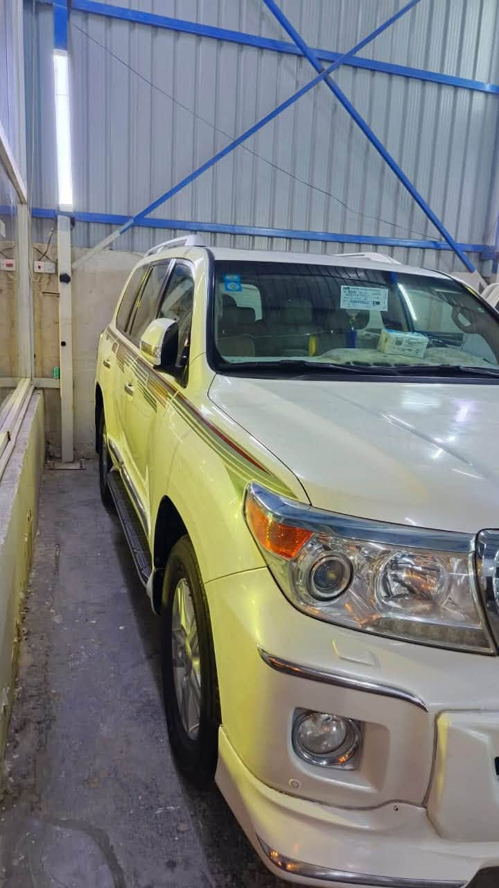 لاندگروز ٢٠١٤ فول مواصفات 6سلندر
حييل نضيفه ماشيه ١٤٧ الف بأسمي بيها قطعه بارد كلش صغيره 
محرك كير فوول رقم بغداد بأسمي شرط التحويل ثاني يوم السعر ٣٤الف$
***********
