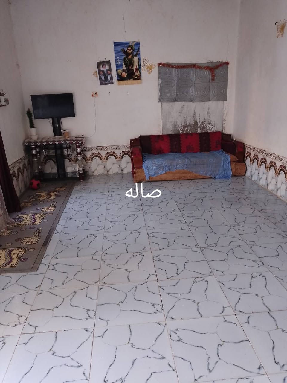 بيت للبيع عند البعضم180متر بلوك كهربائي والبيت كلش نضيف بي غرفتين كبار ومطبخ وصاله كبيره طارمه ديوانيه بس بتلو ومنور جبير +فضله  بين جسرين وره سكة القطار قريب ع تبليط خدمات كامله السعركلش مناسب ب28 وبي مجال  مكلفه بل نشر ‏‪***********‬‏
