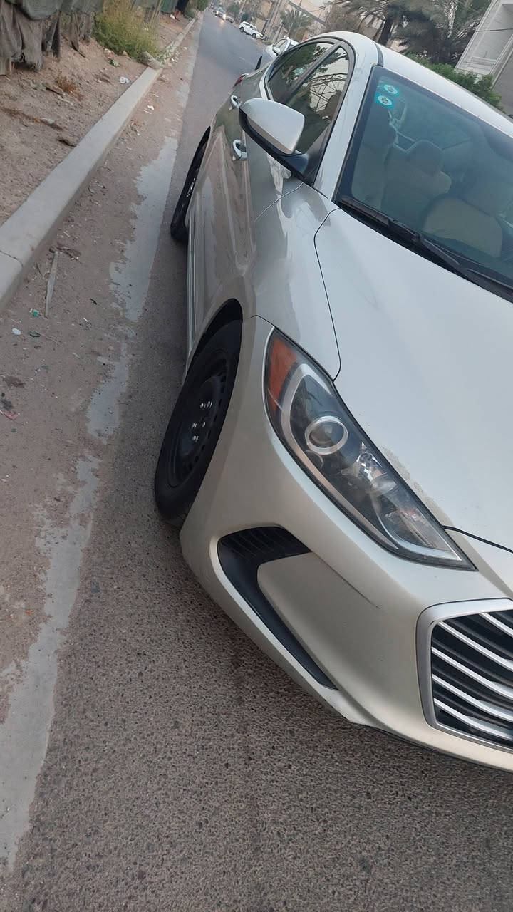 الانتره للبيع   موديل١٧
وارد امريكي 
رقم بغداد  بأسمي 
السيارة داخله كلين.                                                   مواصفات عادية                                                            السيارة جديده استخدام شخصي فقط                            السيارة جديد صورها والتفاصيل                                      داخل المنشور +صور السونار جديد   
لتفاصيل اكثر ***********
مكاني بغداد حي الصحه
