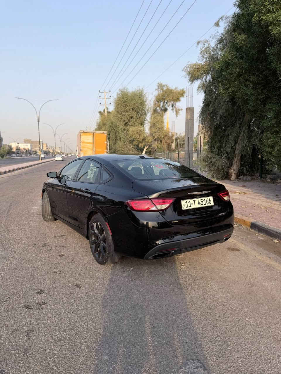 السلام عليكم 
كرايسلر c200 2015 2.4 للبيع 
رقم بغداد باسمي مواصفات S
شاشة كبيرة 
عدادات اوباما 
تبريد خلفي 
شفتات سترين 
دبل اكزوز 
بيه منضومة لايت عدسات 
حادث جاملغ و بنيد و بيه بارد عندي سونار اله 
كير و مكينة كفالة التبريد نقص غاز فقط المنضومة جديدة لكن بدلت راديتر و انثقبت صوندة التبريد 
بيه نقوصات بسيطة اتصل و ابلغك بيهن 
السعر 90 و بيه مجال 
مكان السيارة النجف 
***********
