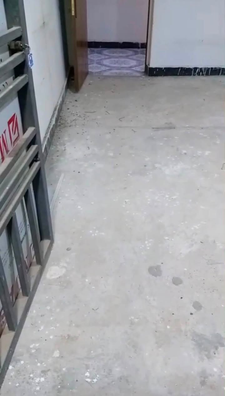 شقه درج معزول للايجار في الابله تحتوي على غرفه وصاله ومطبخ وصحيات وموزع السعر 325الف شامل الماء والكهرباء
واتس ***********
