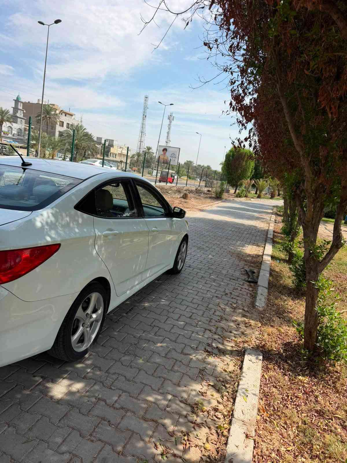 سلام عليكم
اكسنت 2012 امريكي رقم بغداد تحويل مباشر 
مكينه 1600 كير تبريد حداديه خير من الله 
سياره بيه كم قطعه صبغ اقل الحزام بس اني ابيع حزام بدون دواخل سياره حلوه ومال جناي مكاني بغداد الكاظميه سعر 68 وبيه مجال بصيط هـ ***********
