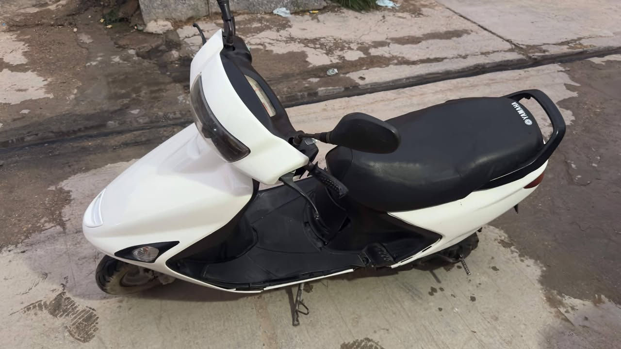 دراجه فراشه نضيفه كلش مال بيت 
مكينه مامفتوحه 
تايرات جدد
كهربائيات كامله 
السعر 350 وبيه مجال حگ الجيه 
مكانه بابل /القاسم 
اتصل وتدلل 
***********
